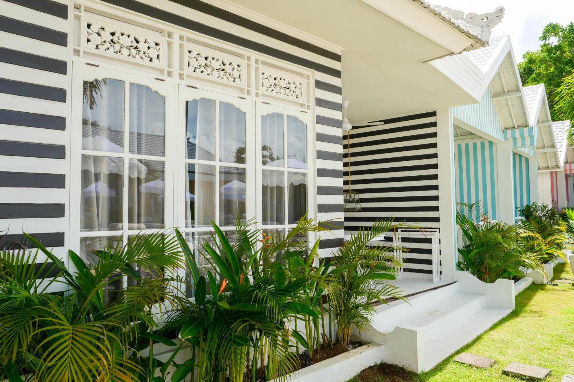 Ria Uluwatu, Tropical Chic Hotel Zewnętrze zdjęcie